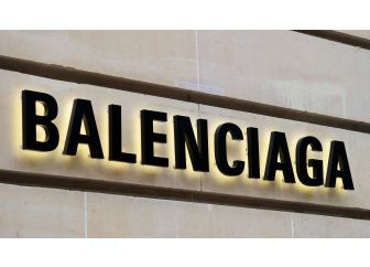 Comment choisir entre enseigne lumineuse, PVC, dibond ou plexiglas ?