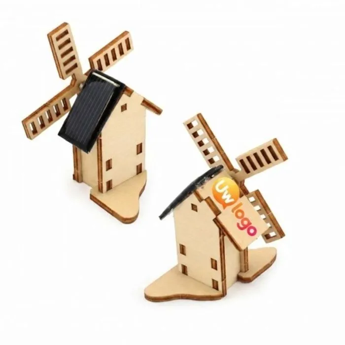 De op maat gemaakte houten zonne-molen