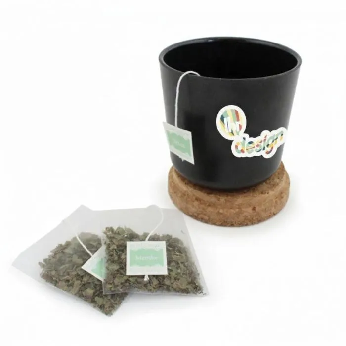 Kräutertee-Kollektion mit Werbebecher aus Bambus und Kork