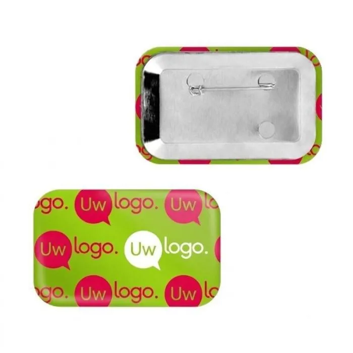 Gepersonaliseerde rechthoekige badge met afgeronde hoeken - 68 x 45 mm