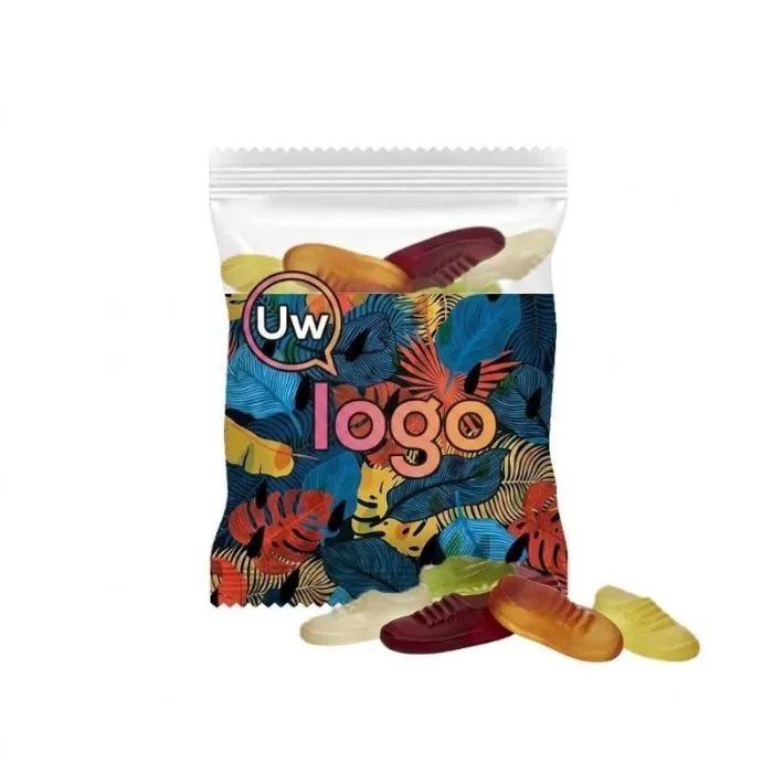 Doorzichtig reclamezakje van 20 g met veganistische fruitgummies in de vorm van sportschoenen