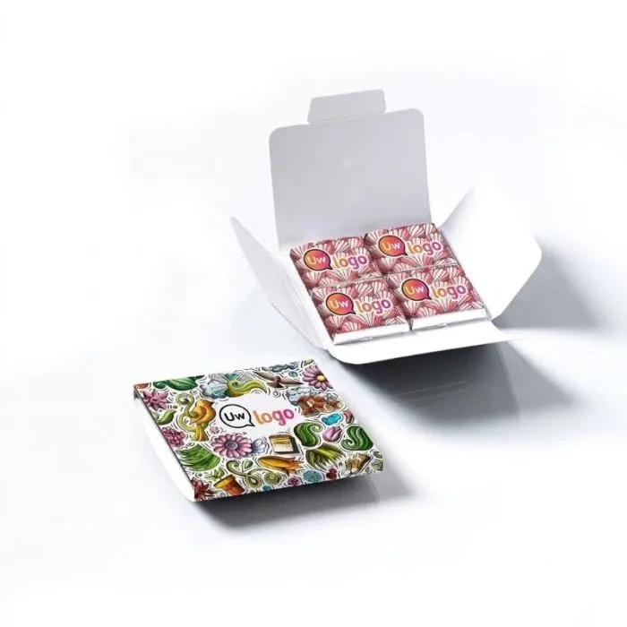 4 vierkantjes biologische chocolade in een 100% personaliseerbare verpakking ®Le Petit Carré